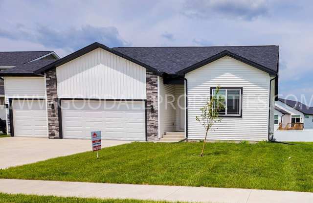 RENT SPECIAL!!! 1/2 off First Months Rent if lease begins before 7/2/25. 4 bedroom 3 bathroom Finish space basement Ranch home style with over 2500 sq feet of living space. photos photos