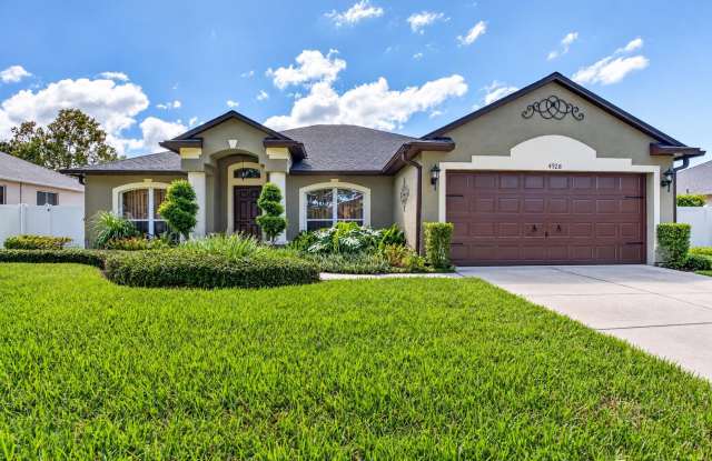 Gorgeous 4/2 Tuscan Inspired Home with Private Pool and Fence Enclosed Yard! St. Cloud near Lake Nona District! Gallery 1