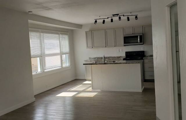 422 3rd Avenue East - 1 photos photos