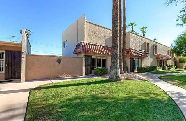 All Utilities Included! Charming 2-Bedroom Apartment in a Vibrant Neighborhood - 1320 East Bethany Home Road, Phoenix, AZ 85014