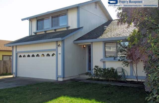 Comfortable 3 bd. home w/ inground pool near schools, parks, & shopping! Gallery 3