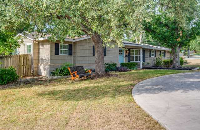 TERRELL HILLS 3-BEDROOM, SINGLE STORY Gallery 3
