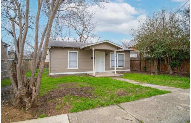 Don't Miss This Relaxing 3BR/1BA Home Near Beautiful Downtown! Gallery 3