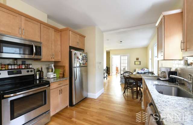 393 Washington St - 393 Washington Street, Somerville, MA 02143