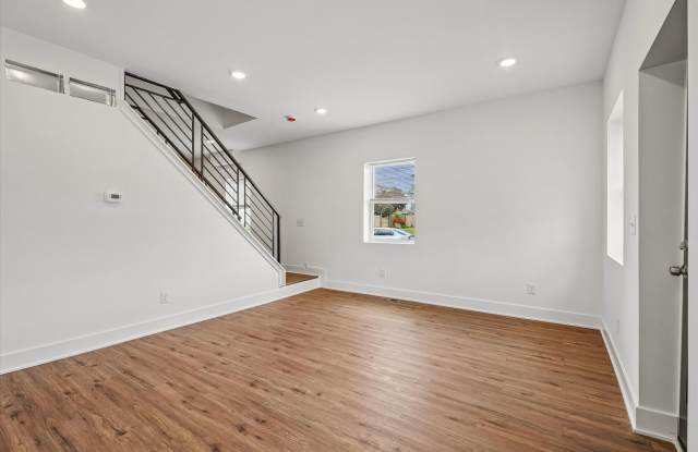 Home for Rent in the Heart of Bridgeport | 4 Bedrooms | 3.5 Bathrooms | Recently Renovated Gallery 3