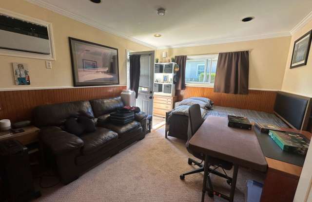 Studio Home in Desirable West Menlo Park- Walk to Downtown Gallery 3