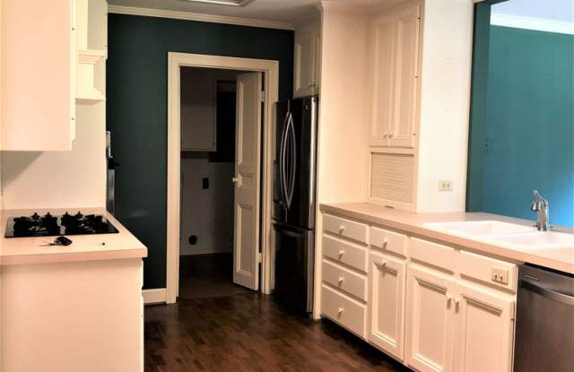 Spacious Broadmoor Home with Large Yard & Detached Bonus Space Gallery 3