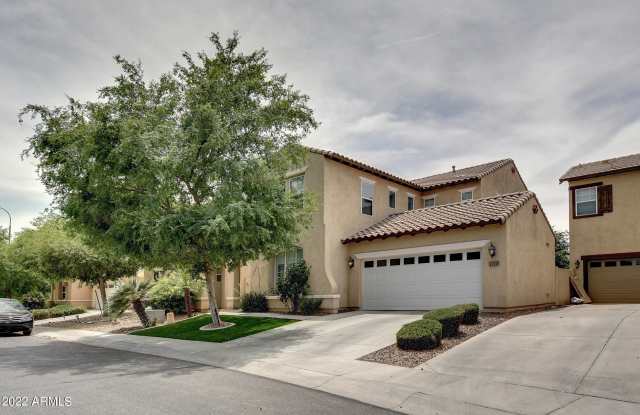 1120 N CROSSCREEK Drive Gallery 1