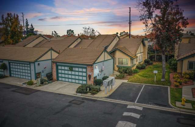 2 BR Townhome in Escondido w/ 2 car garage photos photos