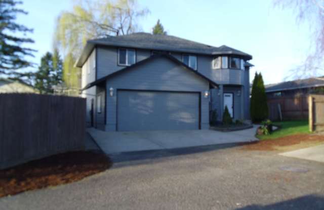 12143 Se Johansen Ct - 12143 Southeast Johansen Court, Clackamas County, OR 97015