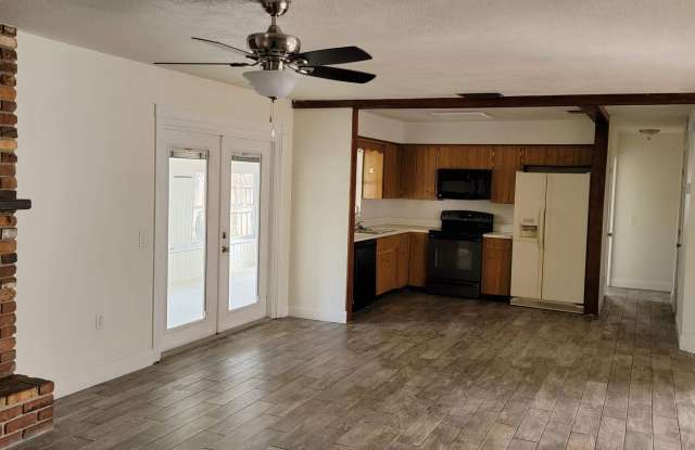 Southwest Winter Haven Two Bedroom Home With Bonus Room Gallery 1