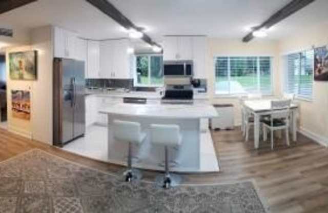 2020 Lake Osborne Drive unit: 10 photos photos