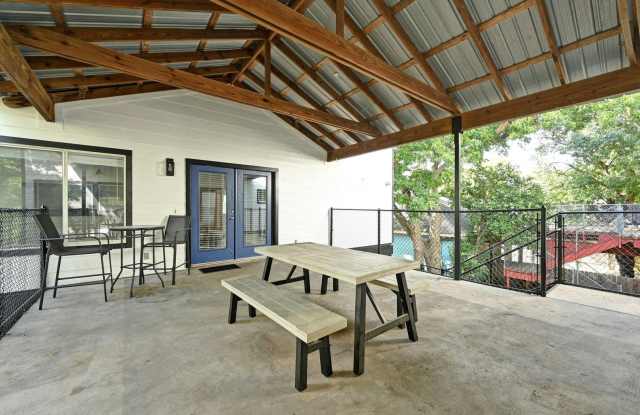 Renovated 6bed/3bath Close to Campus! Gallery 3