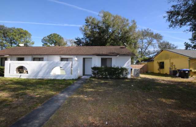 2 bedroom, 2 bath duplex for rent at 3643 Westland Court, Orlando, FL 32818 photos photos