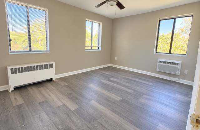 2026 Move-In Special – $500 Lease Signing Bonus! Top-Floor 2-Bedroom Condo in Southwest DC – $1,675/Month! Gallery 4