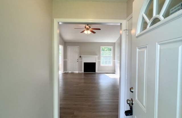 Large Deck and Fenced Backyard! Gallery 3