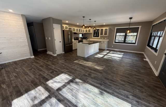 2004 1st Avenue South - 2004 1st Avenue South, Great Falls, MT 59401