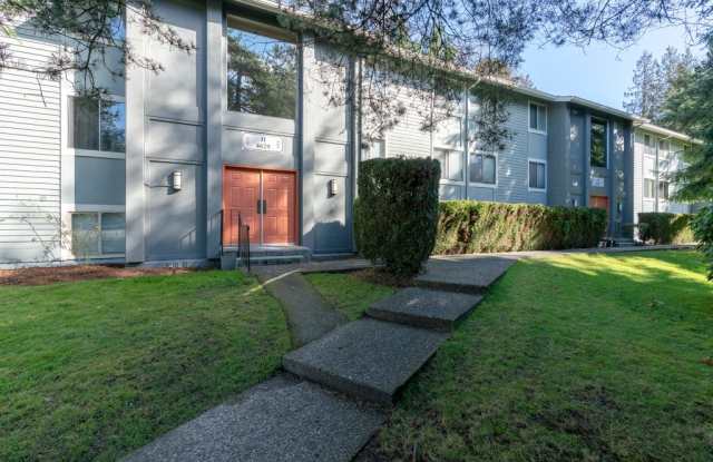 2 BR 2 BA near Lake Sammamish! - 4629 West Lake Sammamish Parkway Southeast, Issaquah, WA 98027
