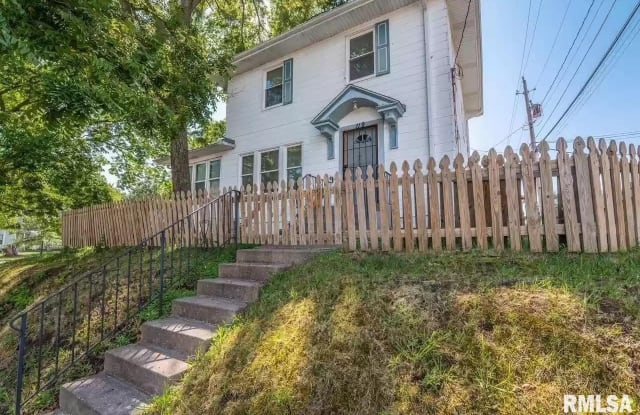 119 E 13TH Street - 119 East 13th Street, Davenport, IA 52803