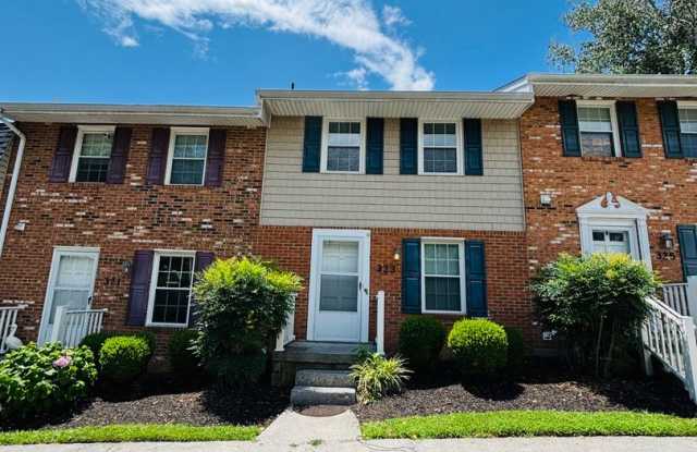 2 Bedroom, 1.5 Bath Townhouse Gallery 3