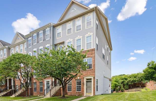 Beautiful End-Unit Townhome-Style Condo Near Stonebridge! Gallery 3