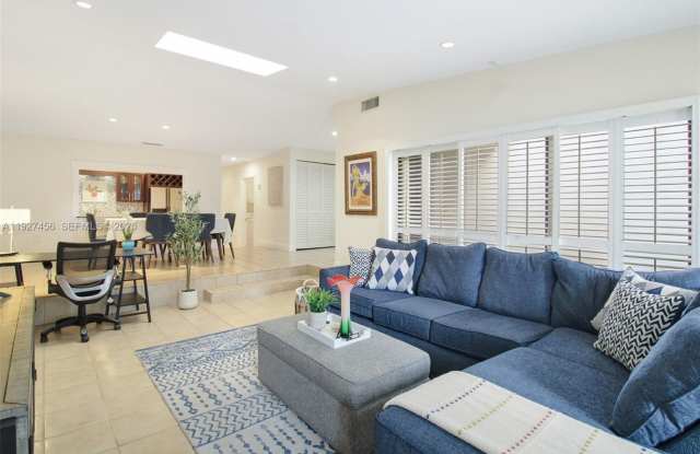 10629 SW 74th Ter photos photos