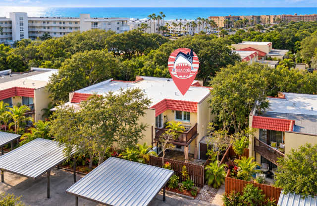 Remodeled Beachside Townhome + Outdoor Living Space and Pool Gallery 1