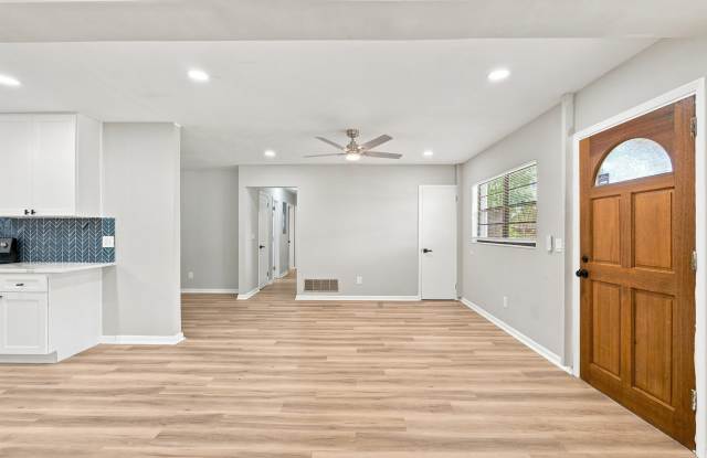 7968 Renault Drive Gallery 3
