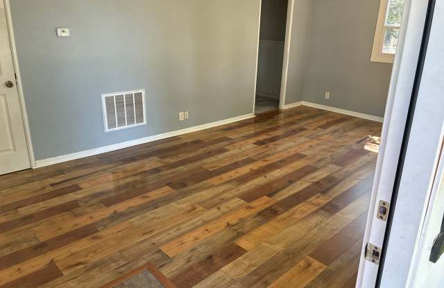 3 bed 1 bath home for rent Gallery 4