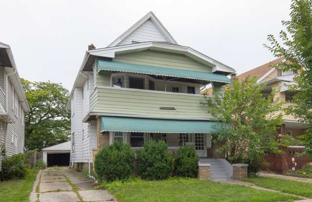 2119 LEWIS DR LAKEWOOD, OH. 44107 photos photos