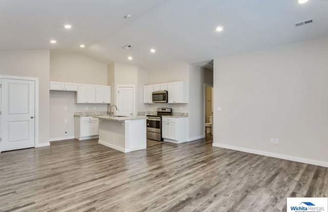 Newer 3 bedroom 2 bath Duplex in Goddard photos photos
