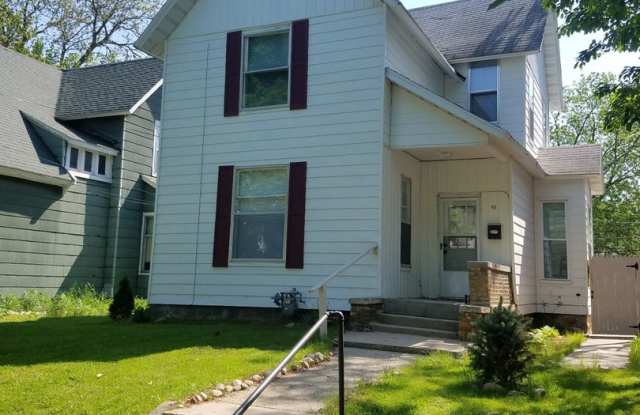 Downtown 2 Story Cottage Monthly Grand Rapids Rental photos photos