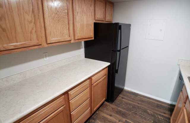 3311 S Monaco Pkwy Apt B Gallery 2