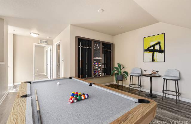 Maple Leaf Townhomes Gallery 4