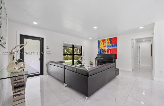 8840 SW 181st Ter Gallery 4