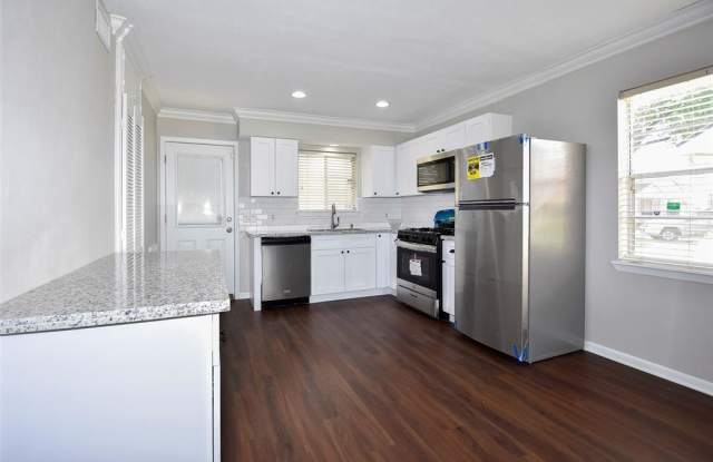 1016 Tri Oaks Lane - 1016 Tri Oaks Ln, Houston, TX 77043
