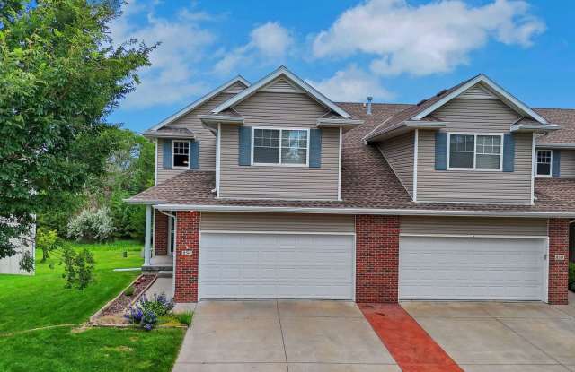 Charming 3BR Townhome in Lincoln photos photos
