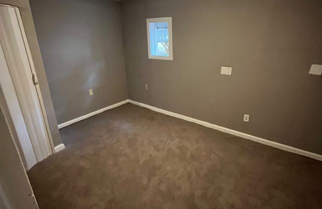 4902 Linden St - A Gallery 3