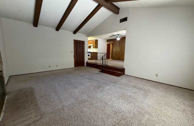 2 bedroom Fair Oaks charmer Gallery 4