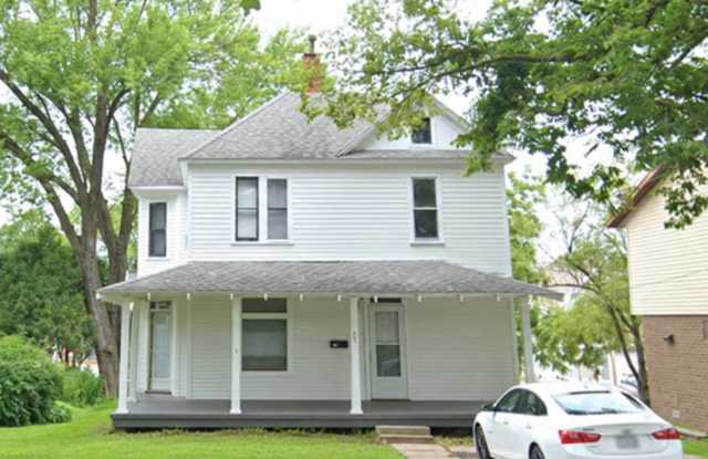 Available August 1st, 4 bedroom, 2 bathroom, Off Street Parking Included! Gallery 1