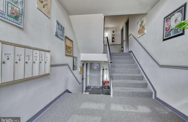 140 ROYAL OAK Drive Gallery 3
