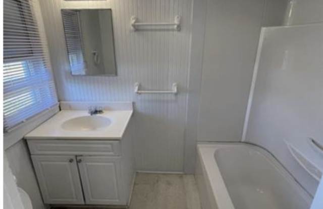 4316 North Carolina 242 Gallery 2