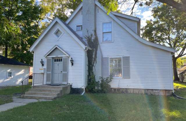 3 Bedroom 1 Bath in Heart of Campus - 534 Hayes Street, West Lafayette, IN 47906