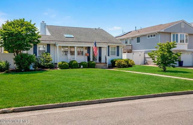 210 Laurel Court Gallery 1