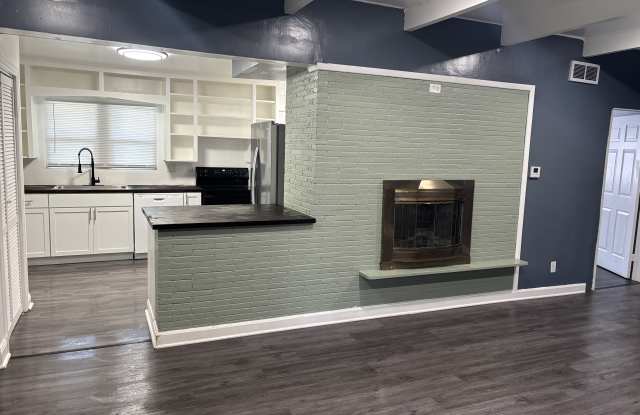 1200 W Elm St - 1200 West Elm Street, Springfield, MO 65806