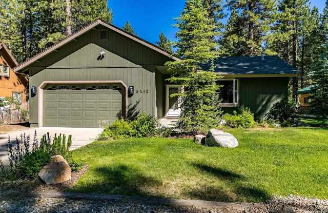 Large pet friendly 4Bd home home available for a Seasonal lease starting 1/4/27!! Call to inquire today! Gallery 3