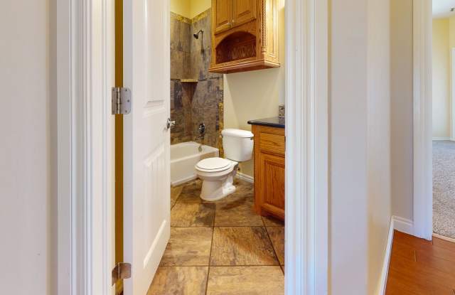 1004 Waverly Way Gallery 4