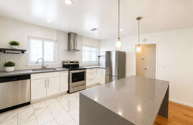 2125 Santa Clara Ave photos photos