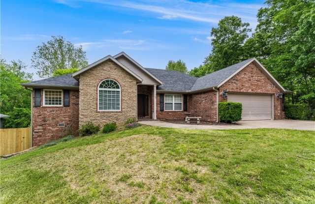 32 Latshaw Drive - 32 Latshaw Drive, Bella Vista, AR 72714