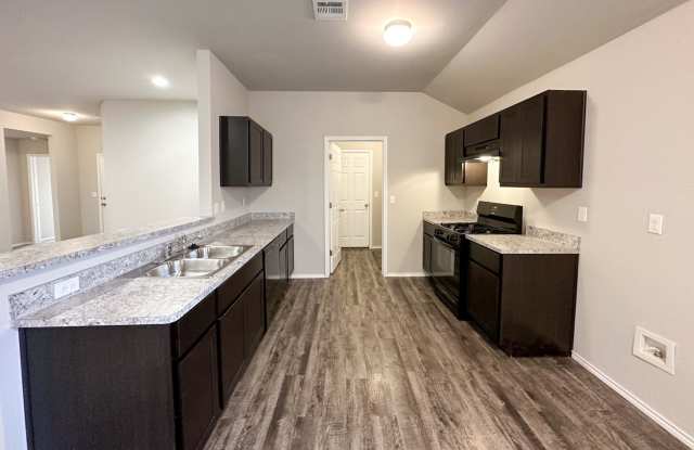 Welcome Home in Shawnee! Gallery 4